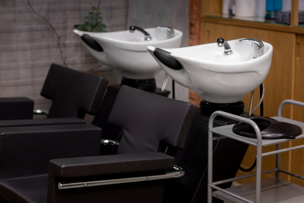 Why Salon Professionals Prefer Salon Suites for Rent in Dunwoody